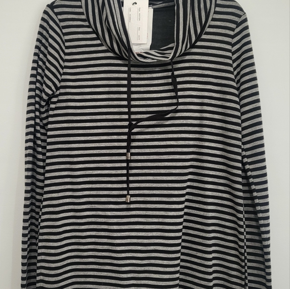 NWT Cable & Gauge blouse top
